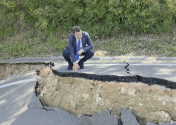 Salvini sul luogo della frana