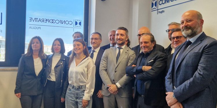 Nella foto, il presidente Raffaele De Nittis e il nuovo gruppo