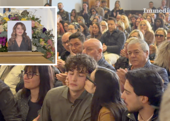 Stefania Rago e i figli al funerale