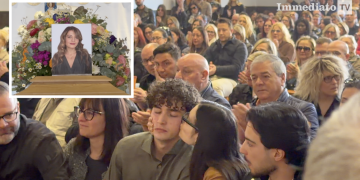 Stefania Rago e i figli al funerale