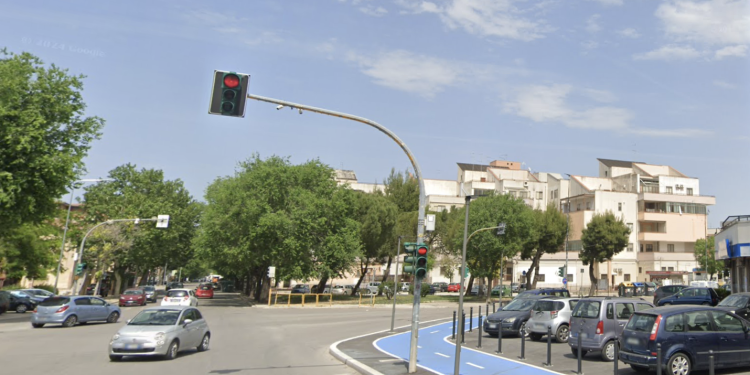 Foggia, dal 3 giugno entrano in funzione i Photored: multe fino a 665 euro per chi passa con il rosso Foggia, dal 3 giugno entrano in funzione i Photored: multe fino a 665 euro per chi passa con il rosso